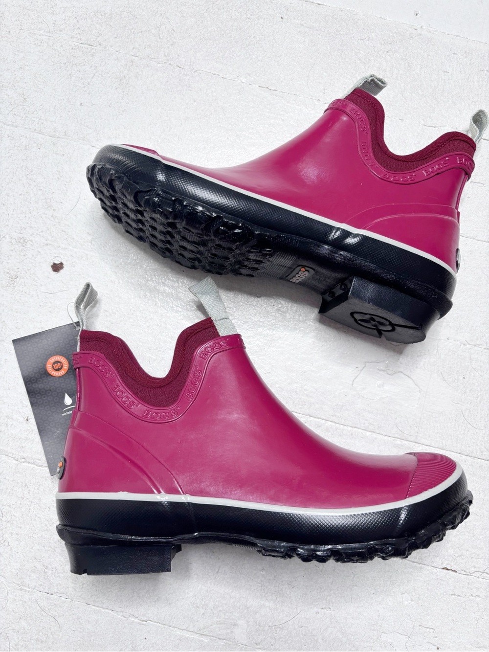 Bogs Harper Solid Water Proof Moisture Wicking Boots Red Size 8 NWT